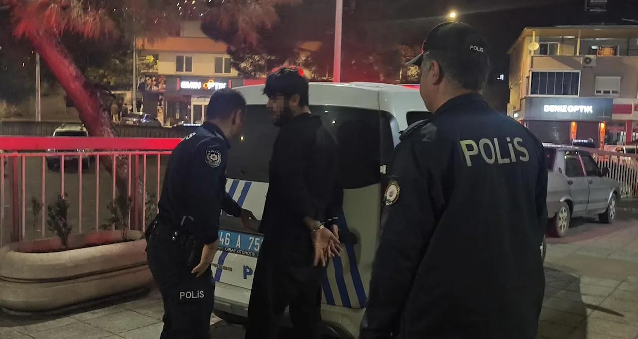 Mahallede korku dolu anlar: Önce annesini rehin aldı, sonra çatıya çıktı