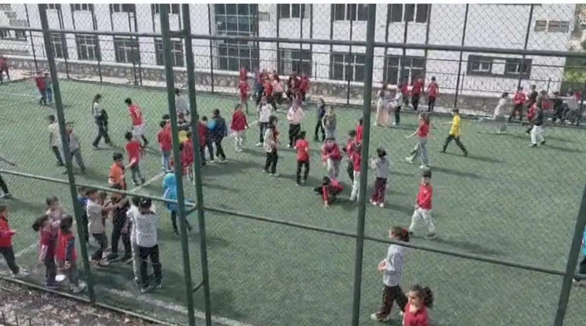Malatya depremi beşik gibi salladı! Panik anları kamerada: Böyle kaçıştılar 6