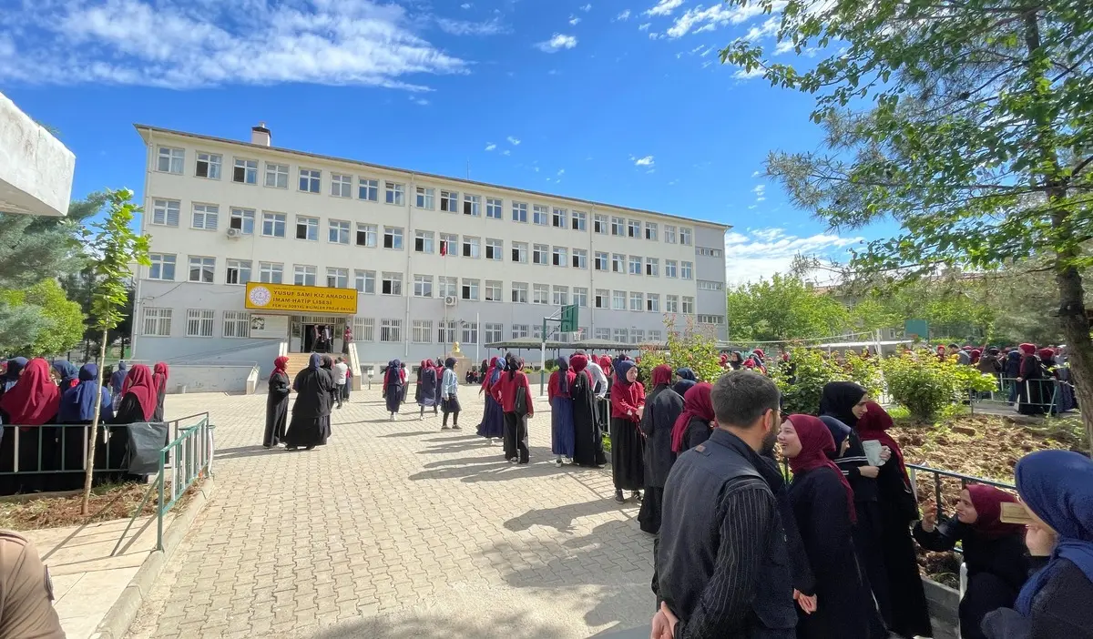 Malatya depremi beşik gibi salladı! Panik anları kamerada: Böyle kaçıştılar 4