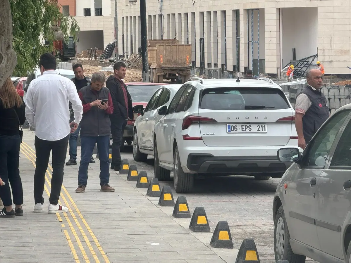 Malatya depremi beşik gibi salladı! Panik anları kamerada: Böyle kaçıştılar 11