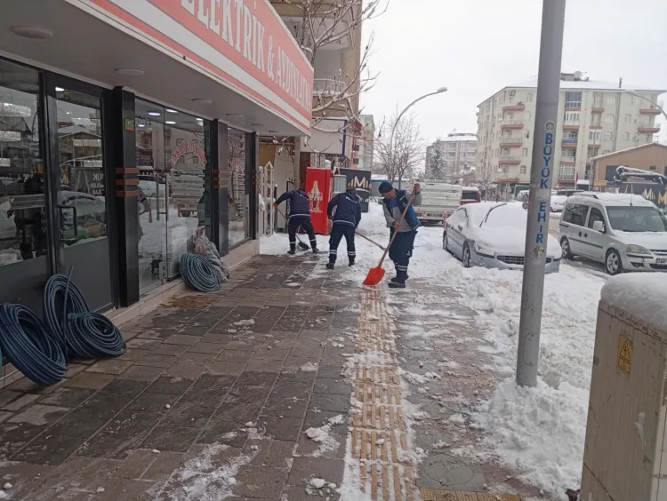 Malatya’da Karla Mücadele 7/24 Devam Ediyor!