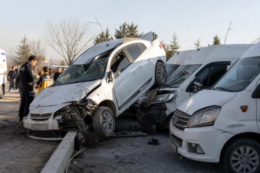 Malatya’da Otoparka Uçan Aracın Sürücüsü Yaralandı