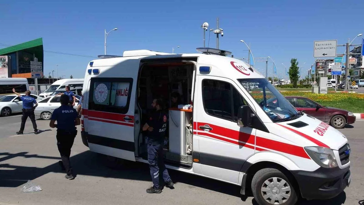 Malatya’da Sivil Polis Aracıyla Motosiklet Çarpıştı