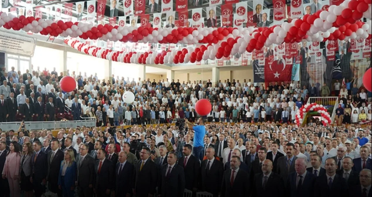 Malazgirt Kutlamalarında Parti Sembolleri Yok!