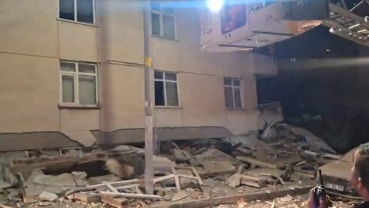 Son dakika: Maltepe de 6 katlı binada çökme! Mahsur kalanlar var… 3