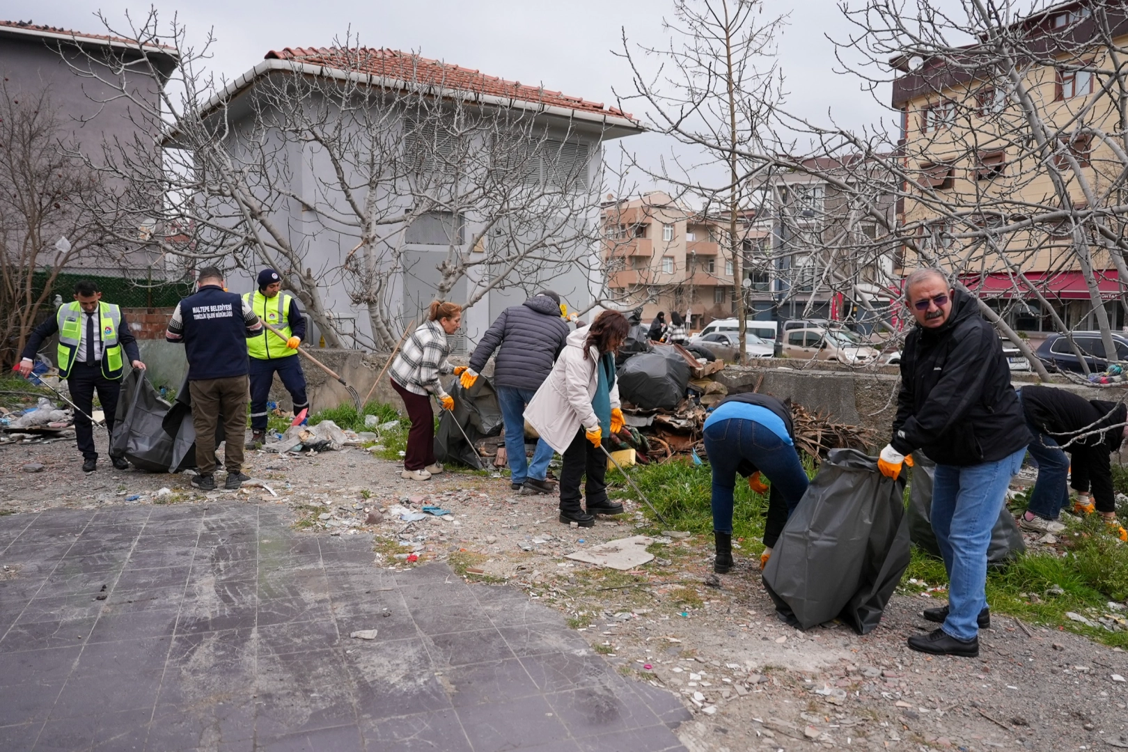 Maltepe’de Bayram Temizliği: Gönüllülerin Desteği!