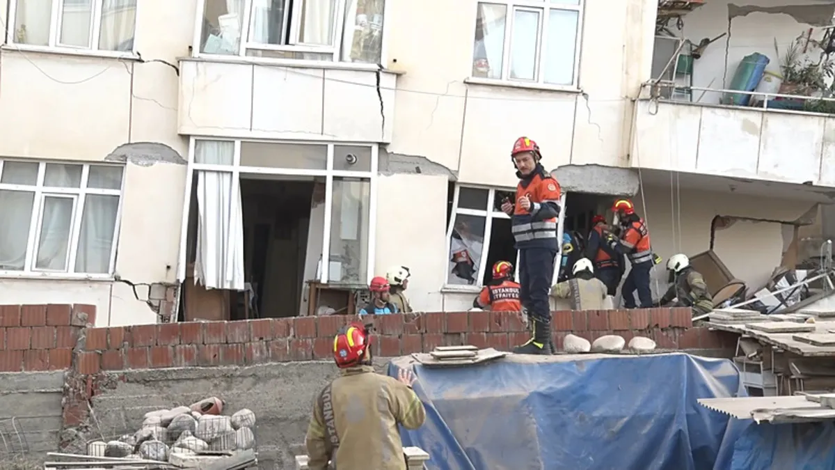 Maltepe’de Bina Çöktü: 2 Ölü, 10 Yaralı