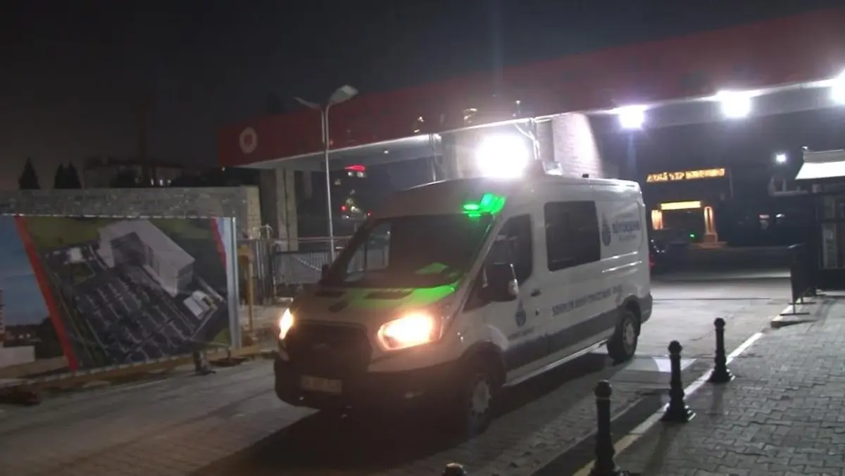 3 kişiyi arama çalışmaları sürüyor! İstanbul Valisi Gül, Maltepe de çöken binayla ilgili son durumu aktardı: 3 bina boşaltıldı 8