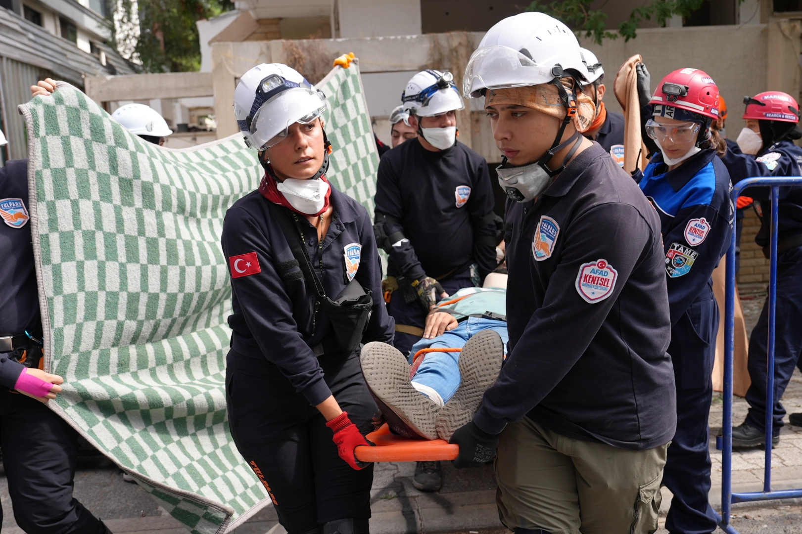 Maltepe’de Deprem Tatbikatı Gerçeği Aratmıyor!