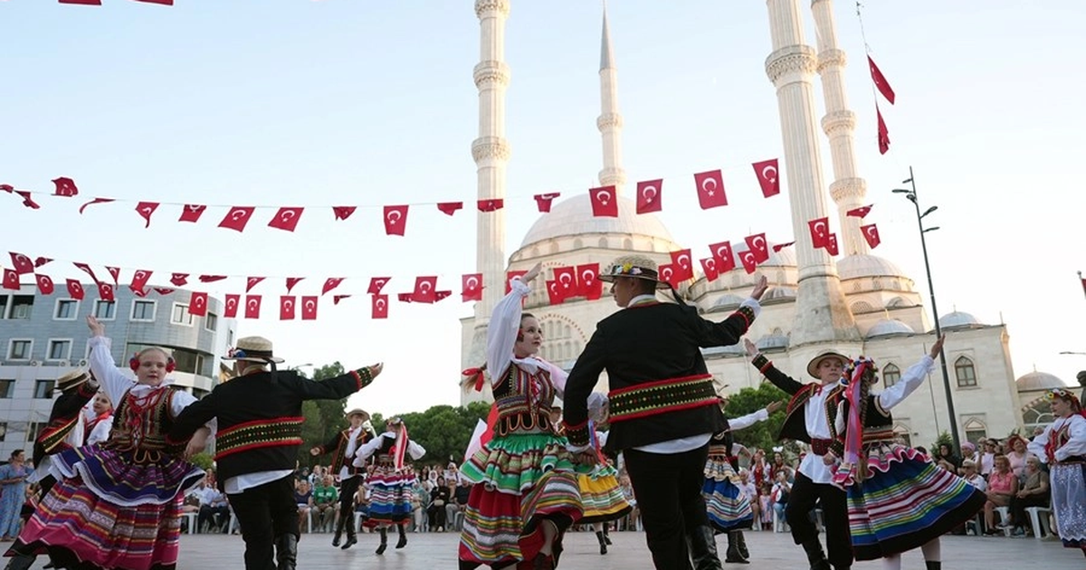 Maltepe’de Kültürlerin Dans Festivali Coşkusu!