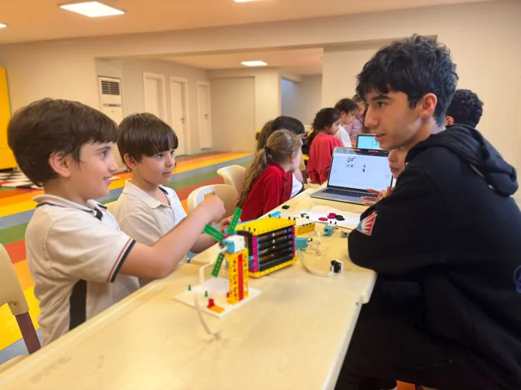 Maltepe’de Minik Mucitler Robotik Kodlama Öğreniyor!