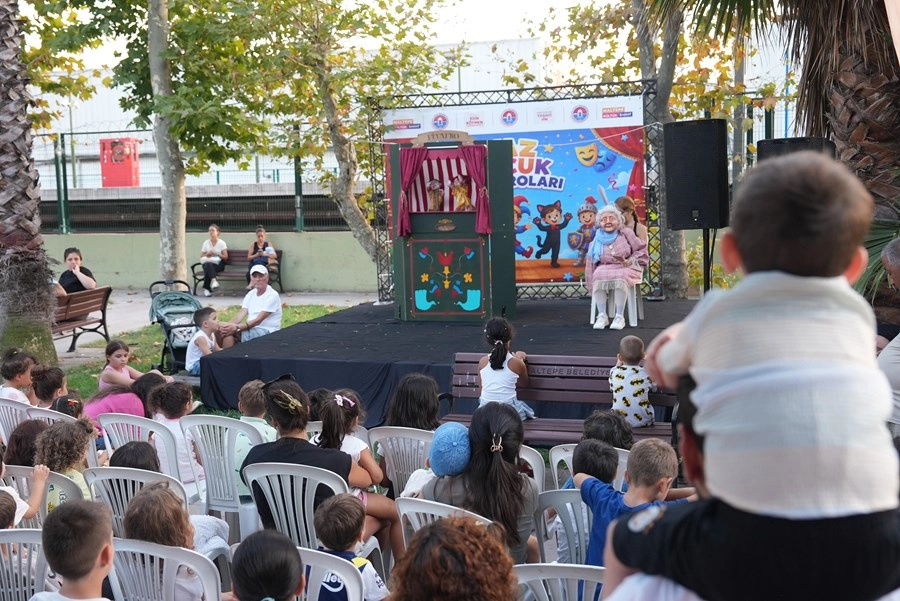 Maltepe’de Yaz Akşamları: Tiyatro ve Konser Coşkusu!