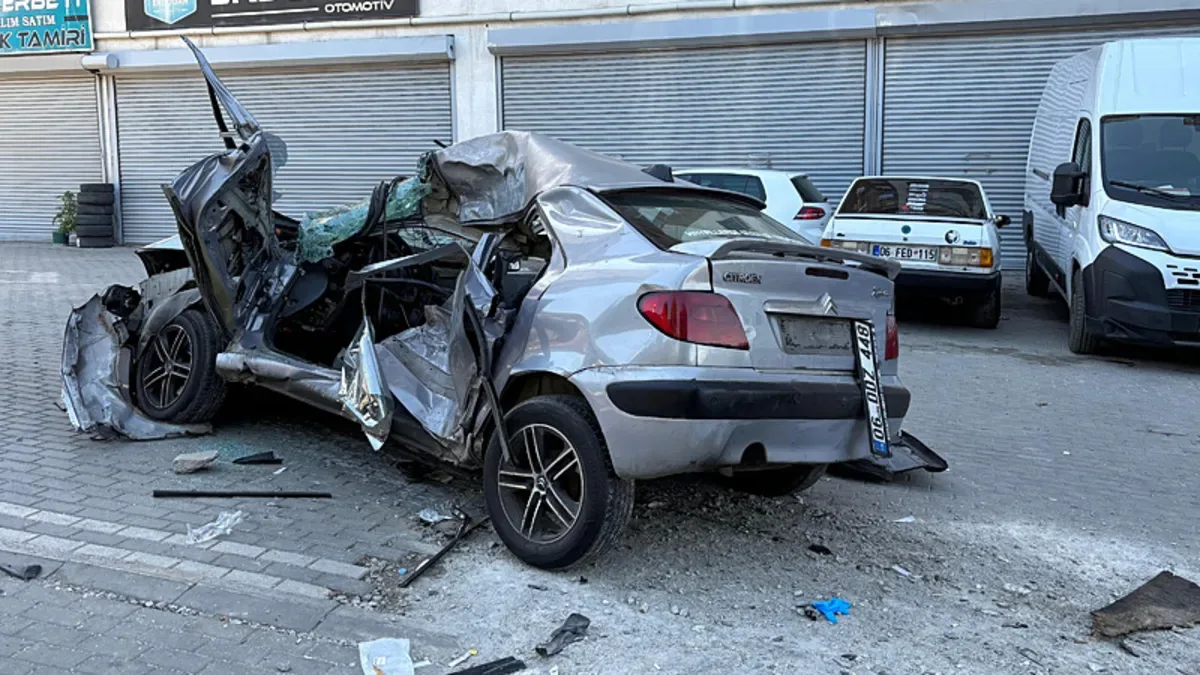 Mamak’ta Beton Mikserle Otomobil Çarpıştı! 5 Yaralı
