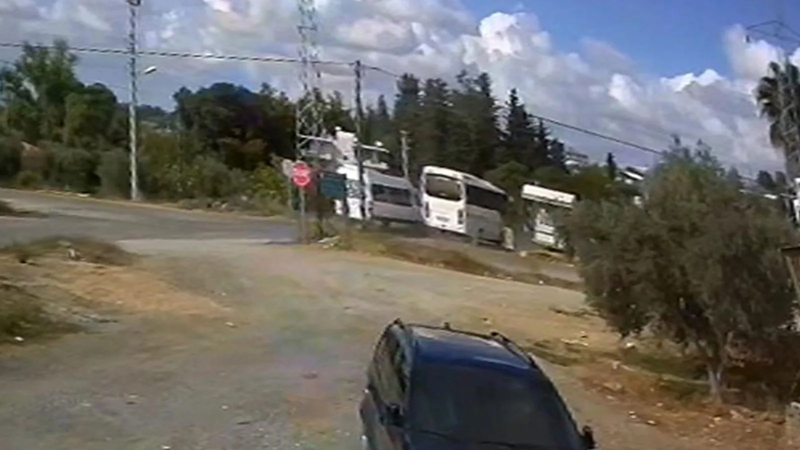 Manavgat’ta Okul Servisi ile Midibüs Çarpıştı