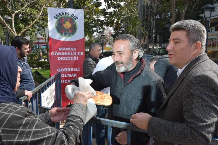 Manisa’da 2 Bin Ramazan Pidesi Ücretsiz Dağıtıldı