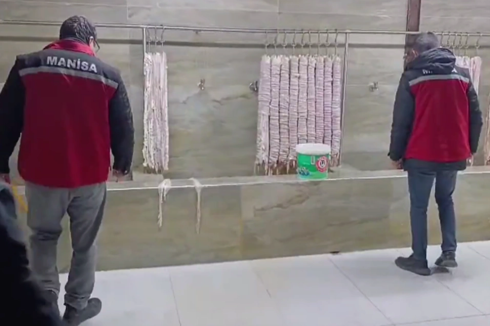 Manisa’da 4 Milyon TL’lik Bozulmuş Kokoreç İmha!