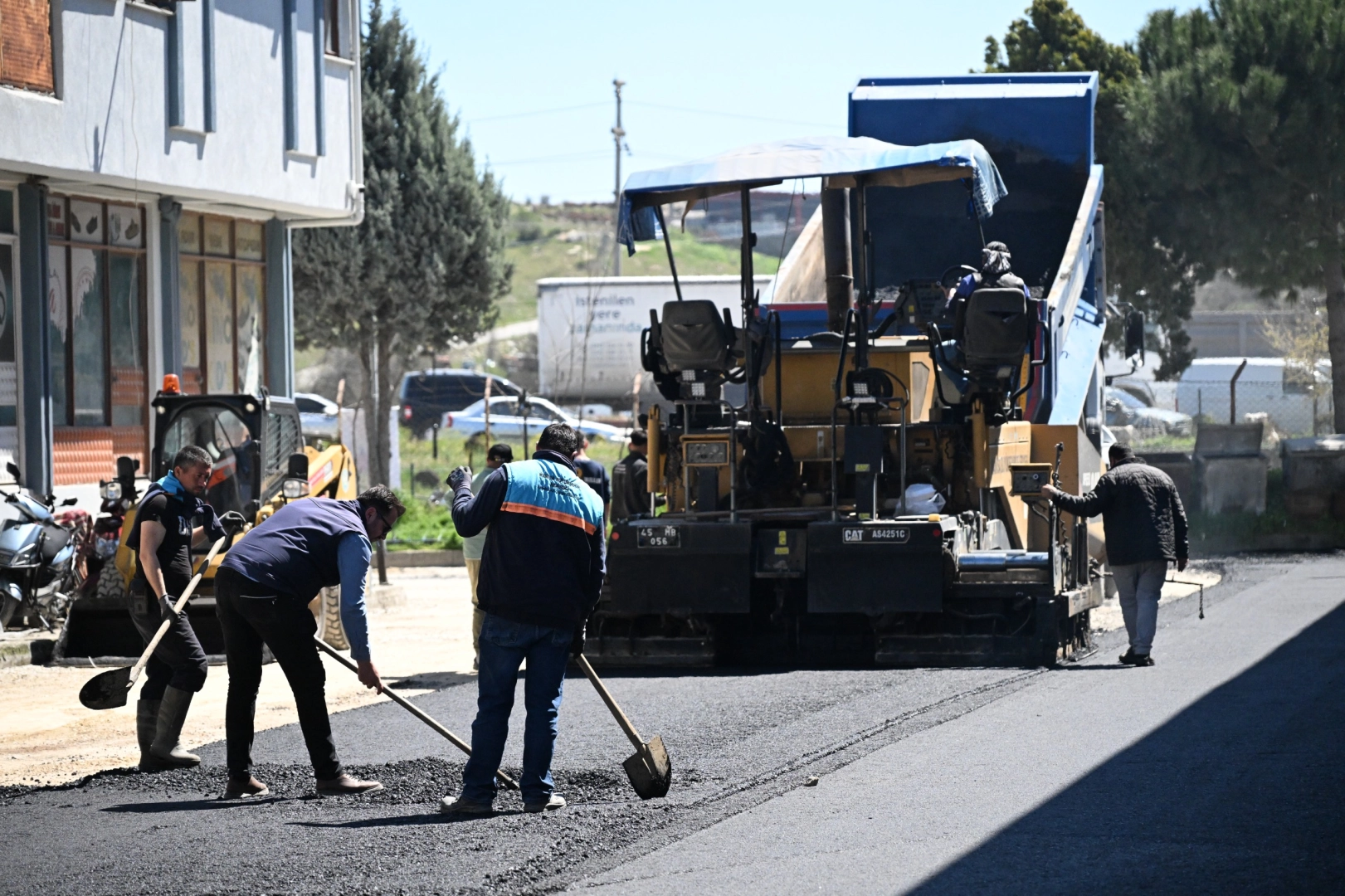 Manisa’da Ayakkabıcılar Sitesi’ne 2 Bin Ton Asfalt!