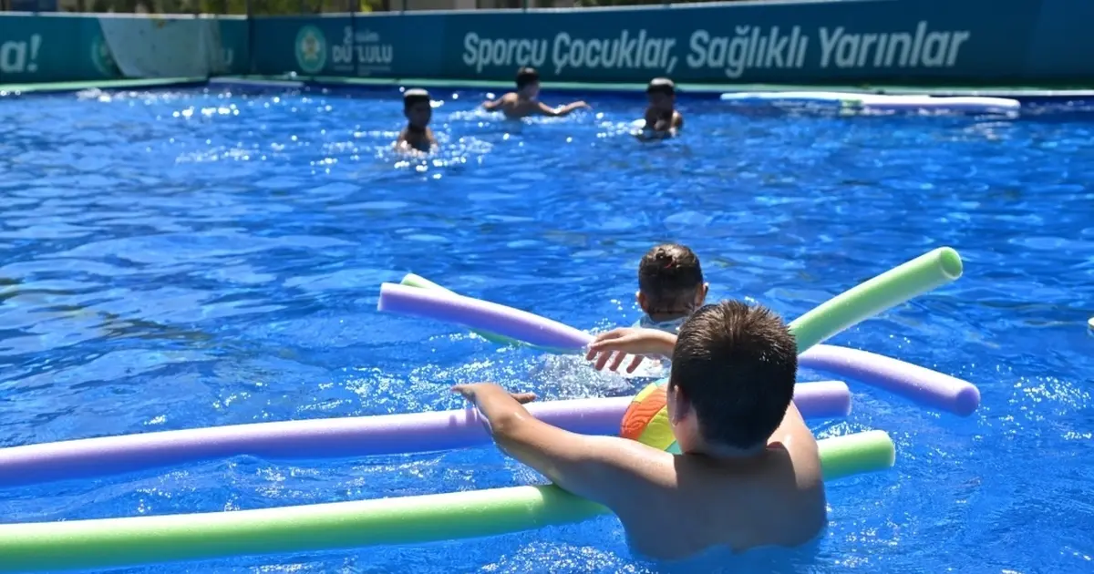 Manisa’da Çocuklar Yüzme Öğrenip Serinleyecek!