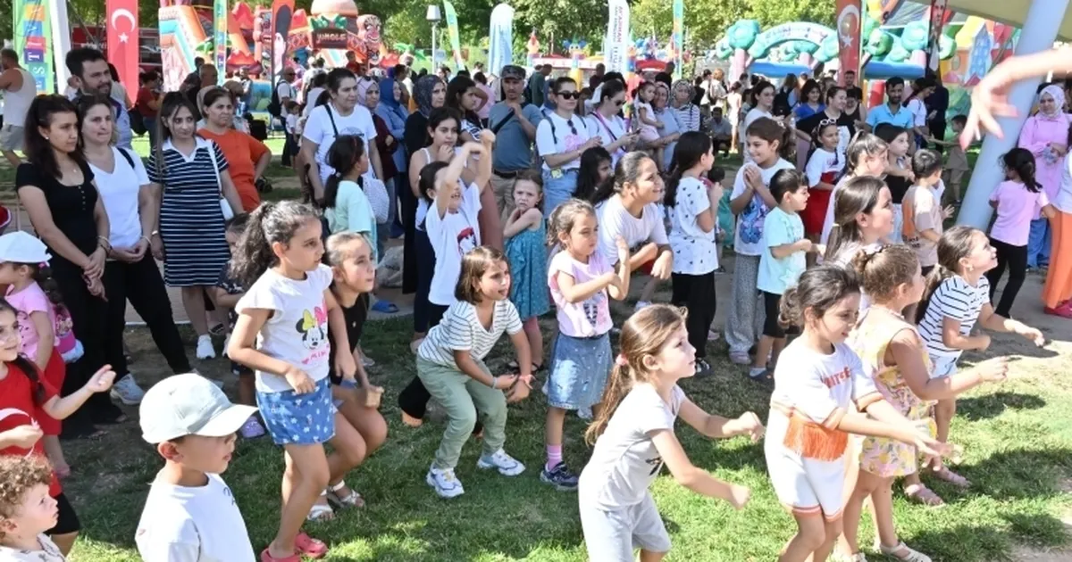 Manisa’da Çocuklara Özel Zafer Bayramı Şenliği