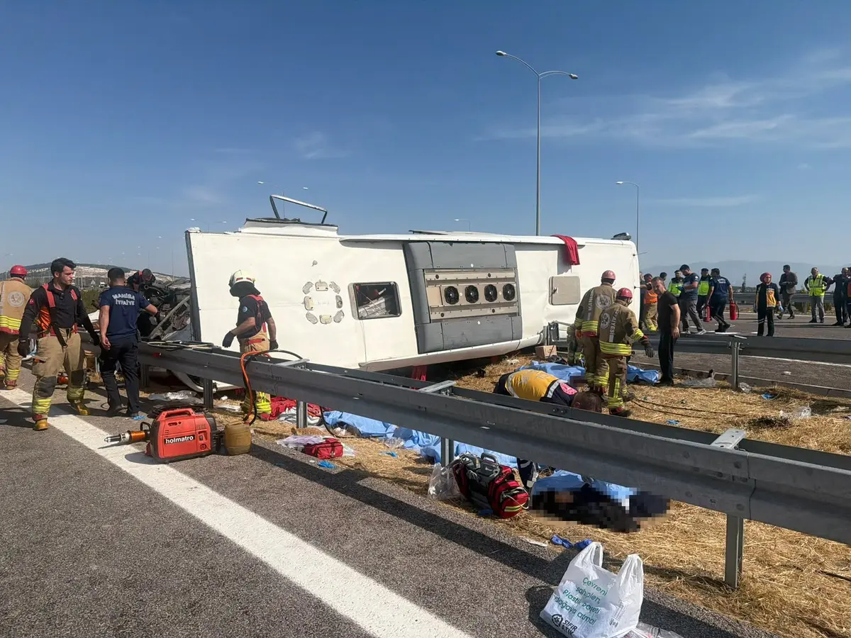 Manisa daki katliam gibi kazayla ilgili korkunç iddia! Sapağı kaçırınca... 3