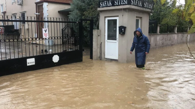 Yağmur Suyu Izgaralarında Temizlik Çalışmaları