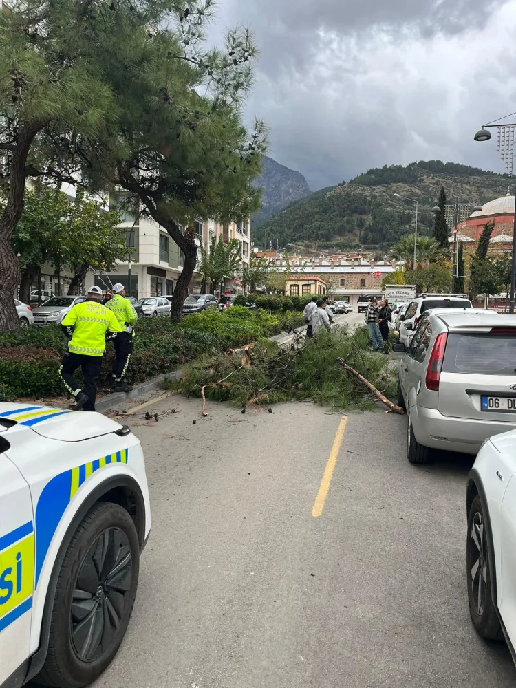 Manisa Belediyesi Ekipleri Çalışmalarını Sürdürüyor
