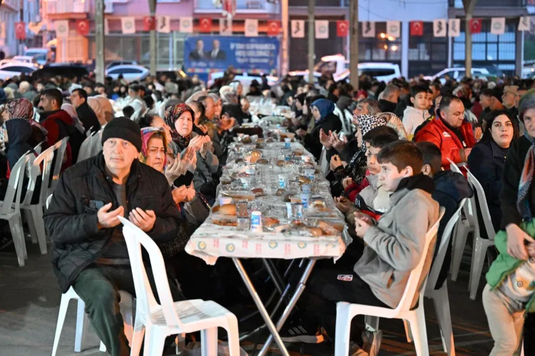 Manisa’da İftar Sofrası 2 Bin Kişiyi Buluşturdu