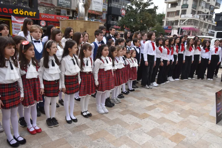 İstiklal Marşı Dinletisi