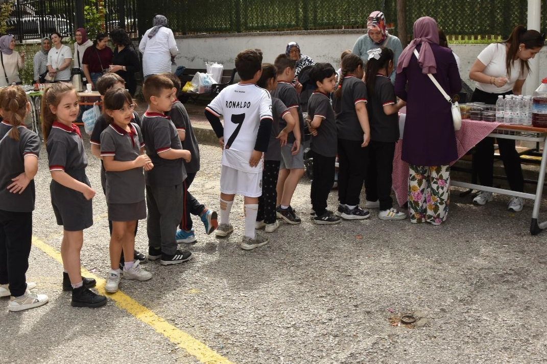 Manisa’da Kermes, Öğrencilerden Yoğun İlgi!