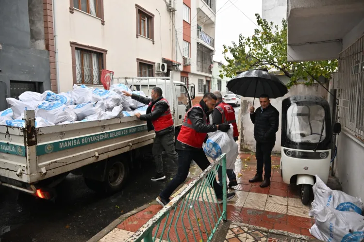 Manisa’da Kış İçin İhtiyaç Sahiplerine Odun Desteği!