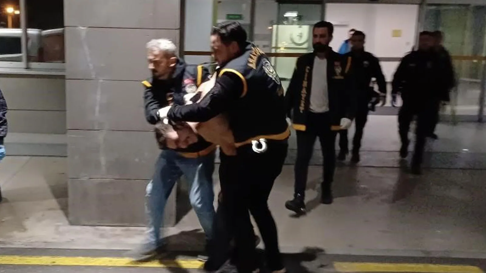 Manisa’da Kız Kardeşe Şiddet: Abi ve Baba Tutuklandı