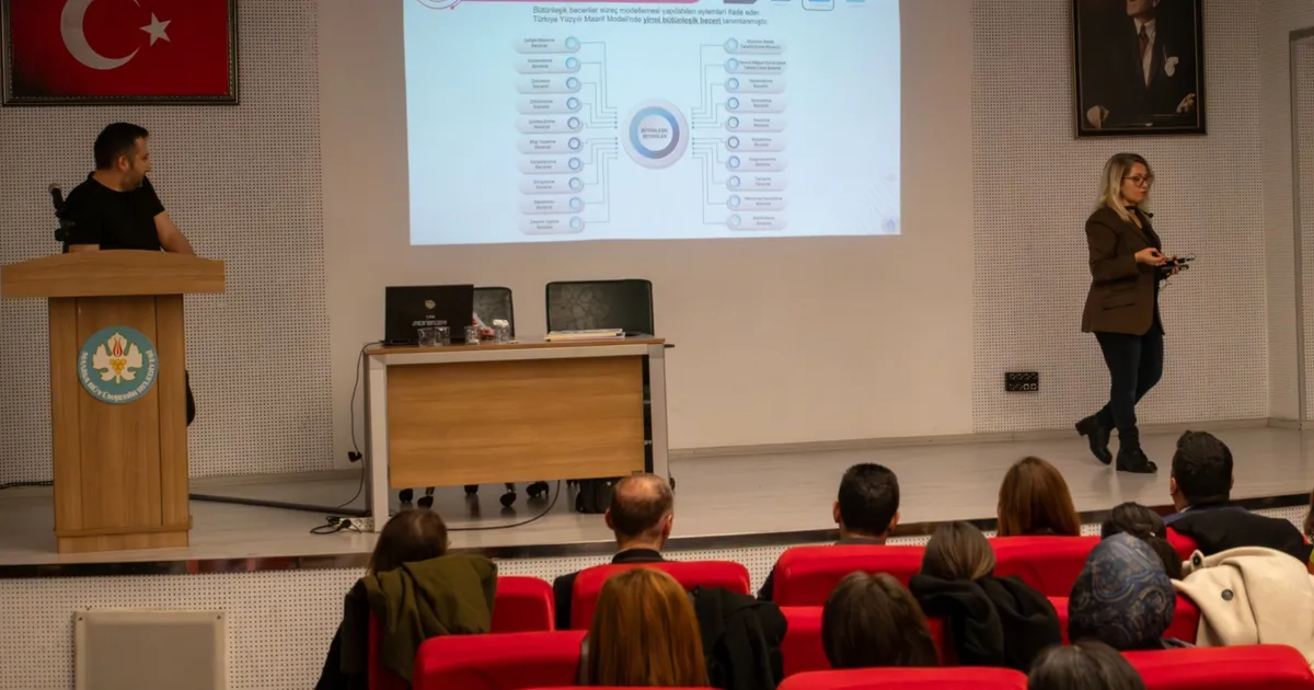Manisa’da Öğretmenlere Yeni Maarif Modeli Tanıtıldı