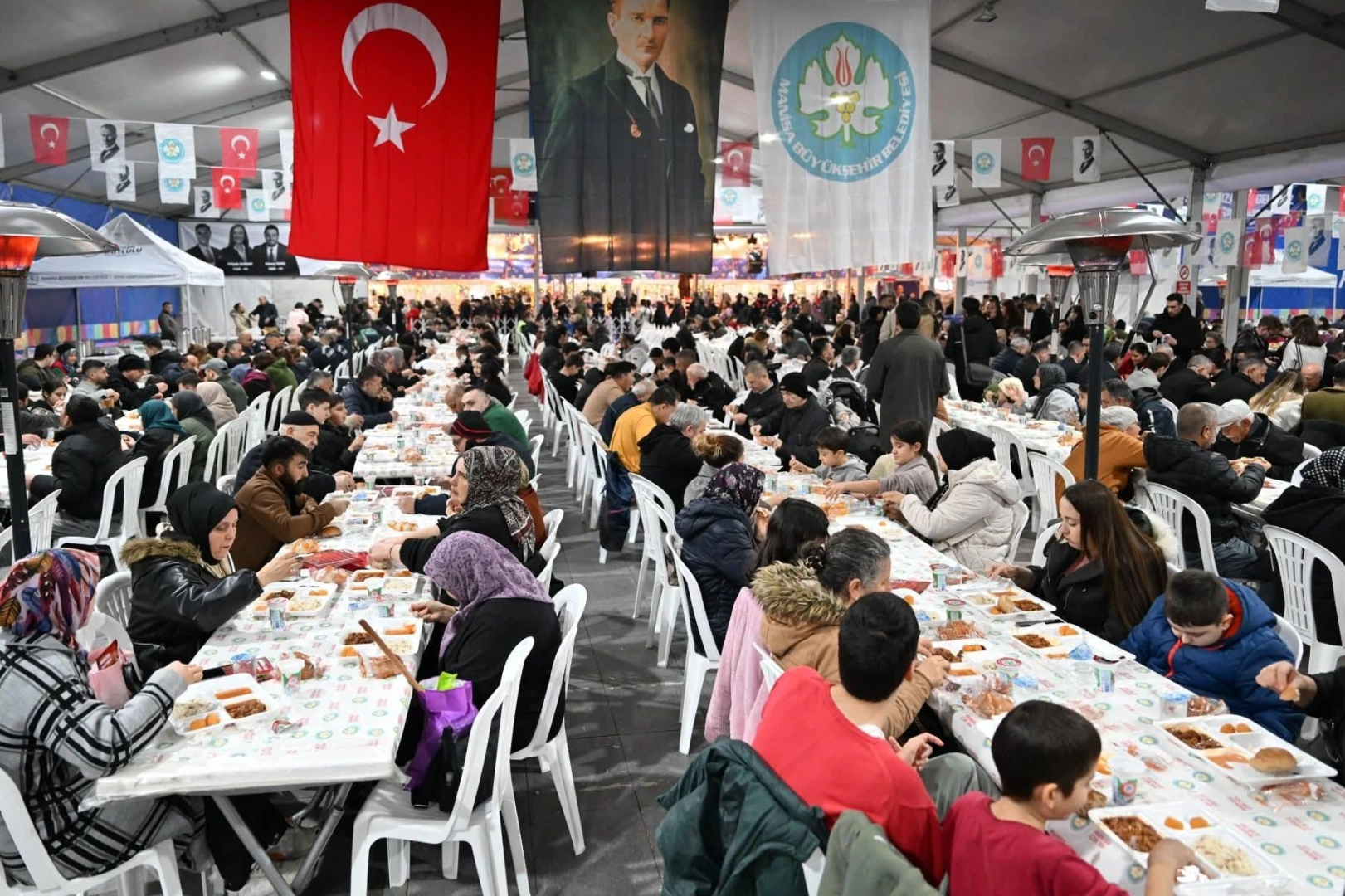 Manisa’da Ramazan Coşkusu: İftar Sofrası Kuruldu