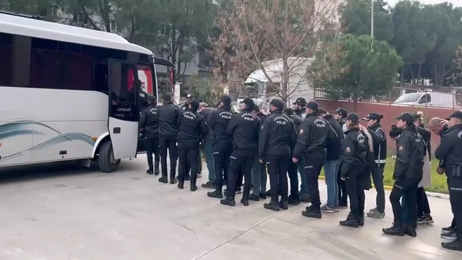 Manisa’da Suç Örgütüne Darbe: 15 Gözaltı!