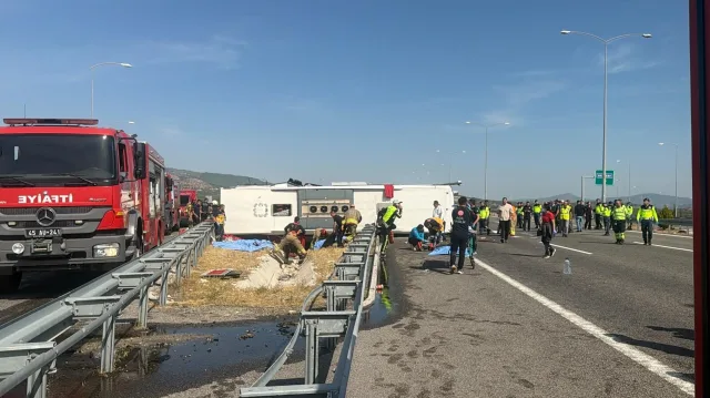 Manisa’da Tır ile Otobüs Çarpıştı: 11 Ölü, 27 Yaralı