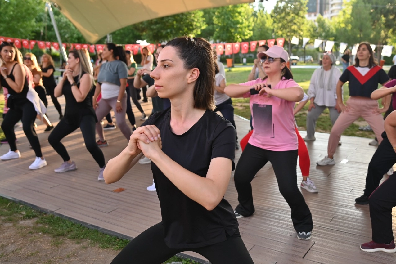Manisa’da Zumba Keyfi: Spor ve Eğlence Bir Arada!