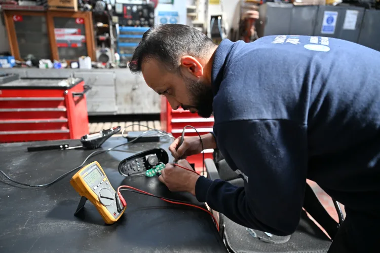 Manisa’dan Engellilere Ücretsiz Tekerlekli Sandalye Bakımı