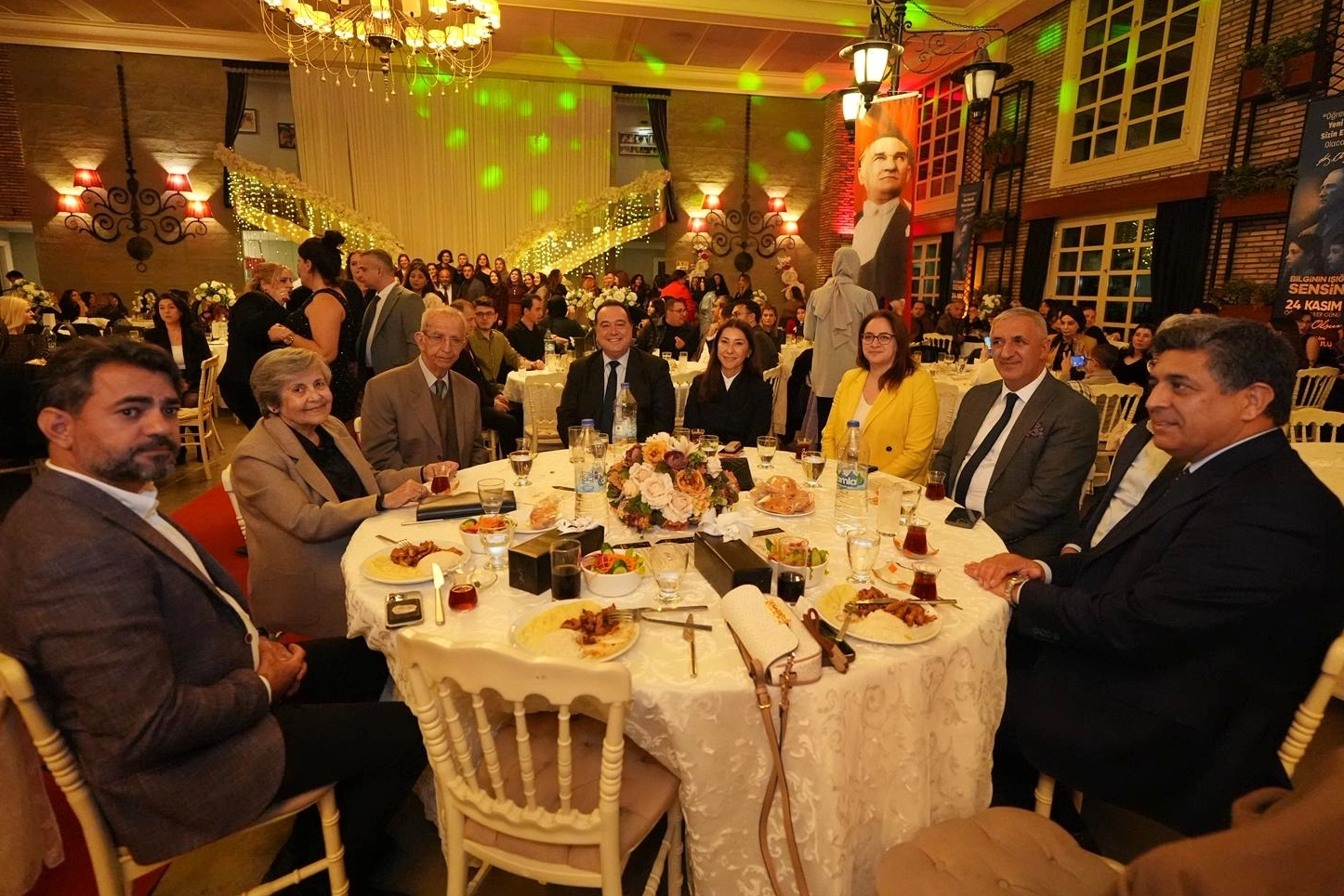 Manisa’dan Öğretmenlere Maaş ve Ulaşım Müjdesi!
