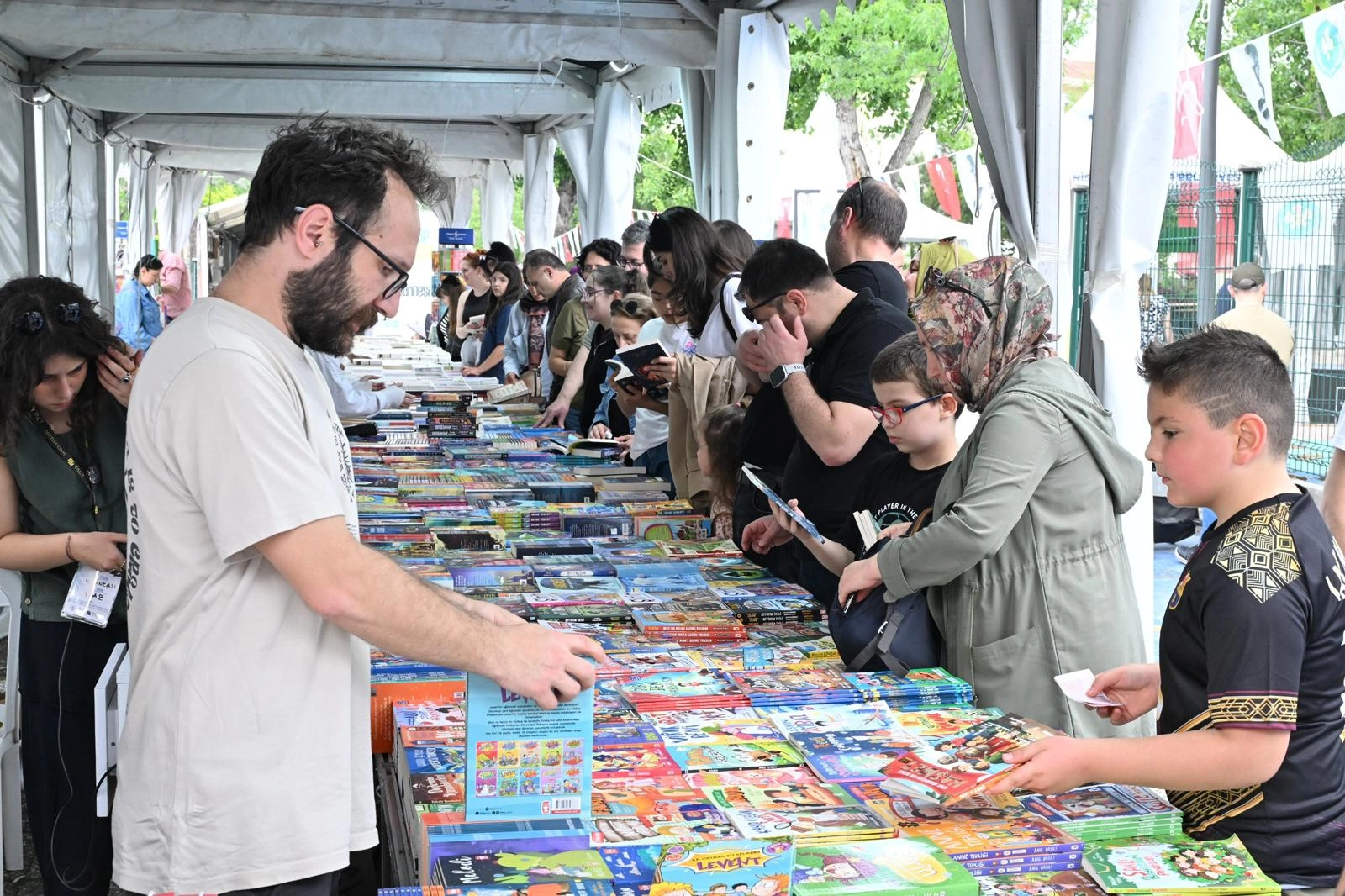 Manisa Kitap Fuarı’nda Edebiyat Şöleni Başladı!