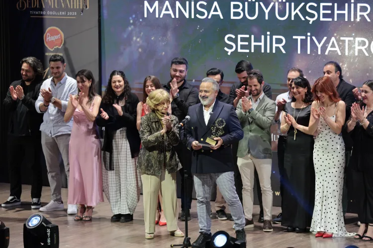 Manisa Tiyatrosu’na Prestijli Bedia Muvahhit Ödülü
