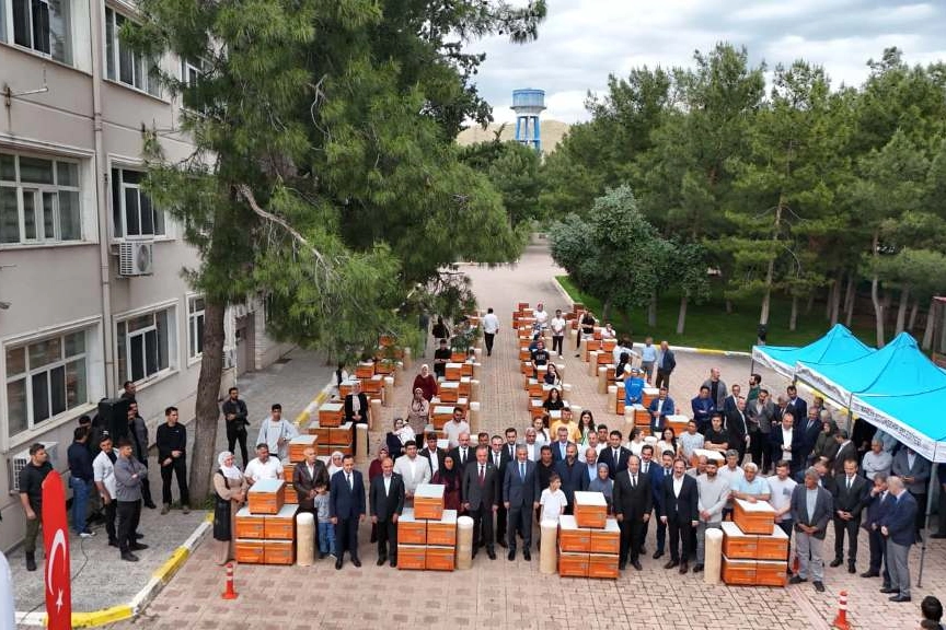 Mardin’de 8 Bin Arı Kovanı Üreticilere Dağıtıldı!