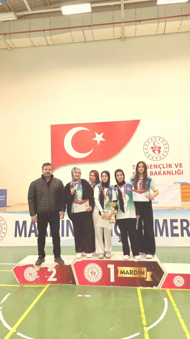 Mardin’de Gençlerbirliği’nden Çifte Şampiyonluk