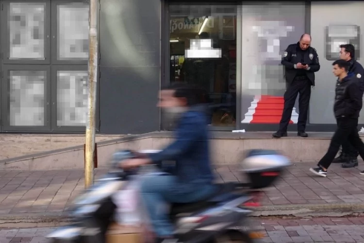Markette bıçaklı saldırı: 3 çalışan yaralı!