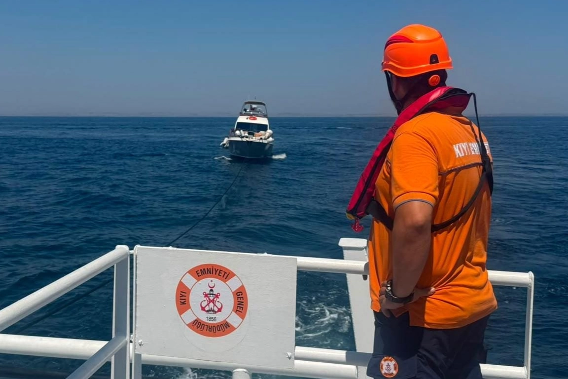 Marmara Adası’nda Sürüklenen Tekne Kurtarıldı!