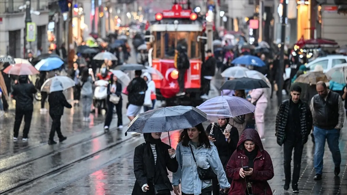 AKOM'dan İstanbul'a soğuk ve yağışlı hava uyarısı! Bayram boyunca sürecek 2