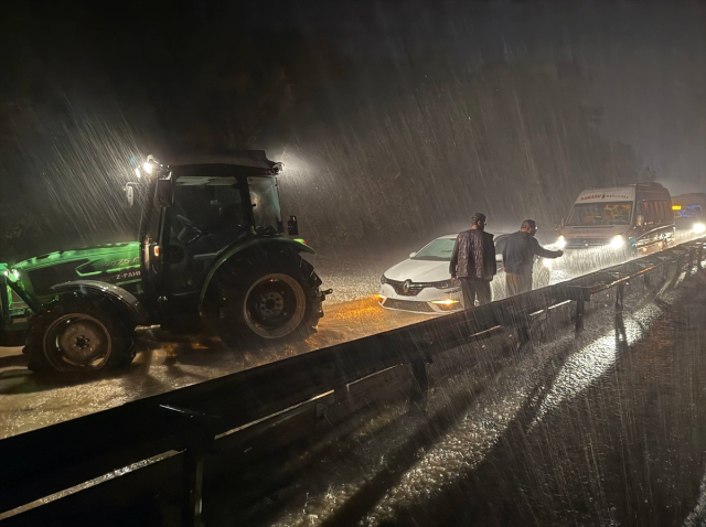 Marmara’da Sağanak Yağış Sonrası Taşkınlar ve Yol Kapanmaları
