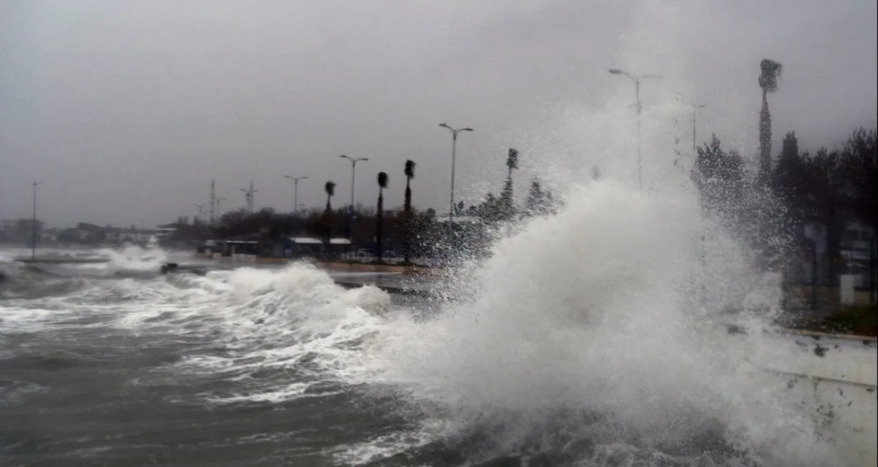 Marmara’da Şiddetli Rüzgar Seferleri İptal Etti!