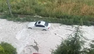 Ankara'da dolu ve sağanak yağış etkili oldu