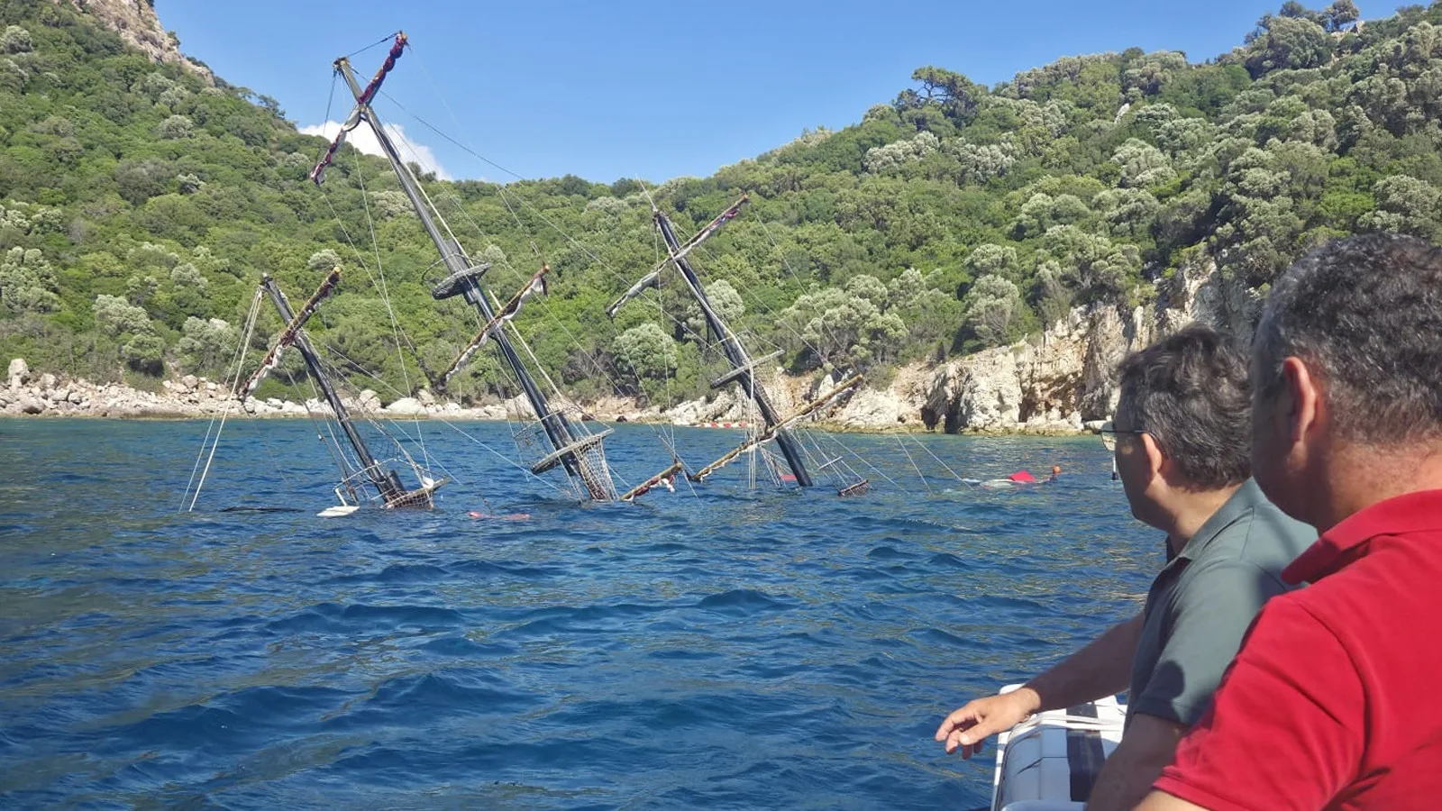 Marmaris’te Tur Teknesi Battı, 110 Yolcu Kurtarıldı!