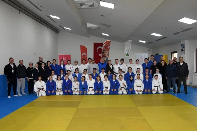 Masa Tenisi Ustaları Bursa’da Kıyasıya Yarıştı